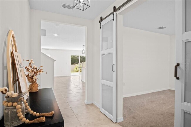 Foto del edificio - 8455 Clearway Dr