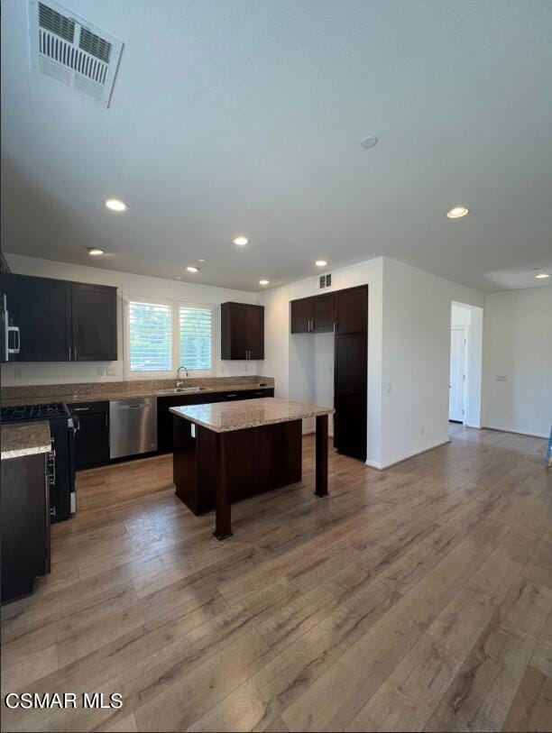 Foto del edificio - 8648 Winnetka Ave