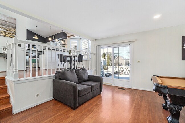 Building Photo - 1201 Easton Dr