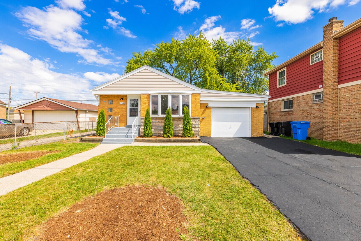 Foto principal - 7919 S Kenneth Ave