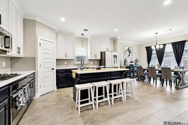 Foto del edificio - Exquisite 5-Bedroom Home in Denham Springs...