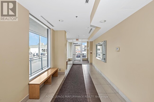 Photo du bâtiment - 1433 Wellington St. W