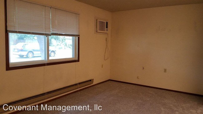 Building Photo - 1 br, 1 bath Apartment - 320 7th St.