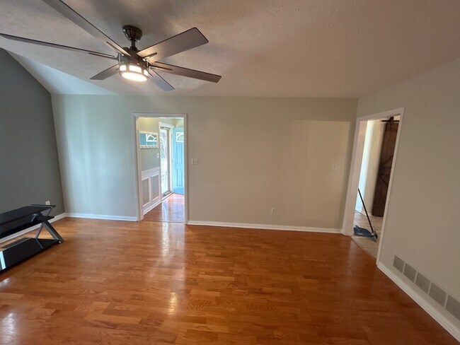 Building Photo - Welcome to 4 Bedroom and 3.5 Bath Home In ...