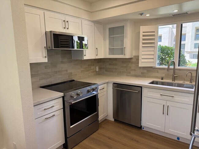 Building Photo - 453 Village Square E