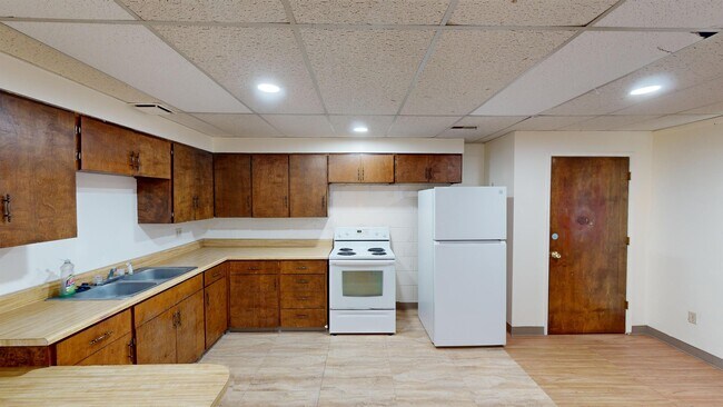 Foto del edificio - 674 N Cedar St