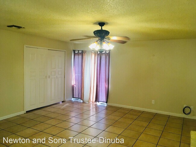 Building Photo - 3 br, 2 bath House - 3141 S. County Center...