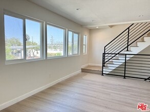 Building Photo - 804 N Kenilworth Ave