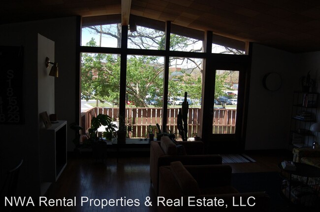 Building Photo - 3 br, 1 bath House - 1066 W Bulldog Blvd