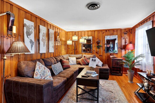 Foto del edificio - 2349 Ranchland Dr