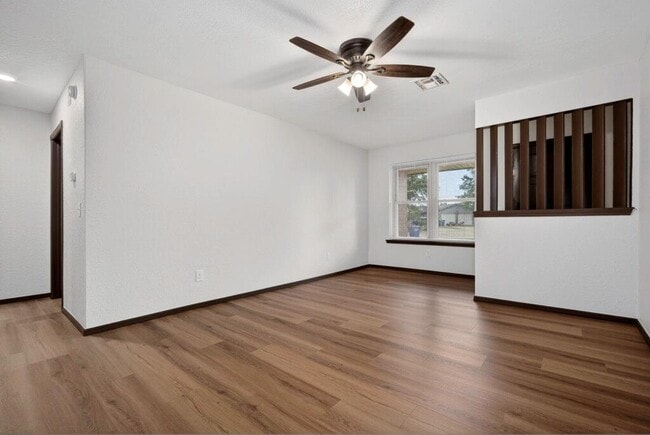 Building Photo - 742 W Juniper Dr