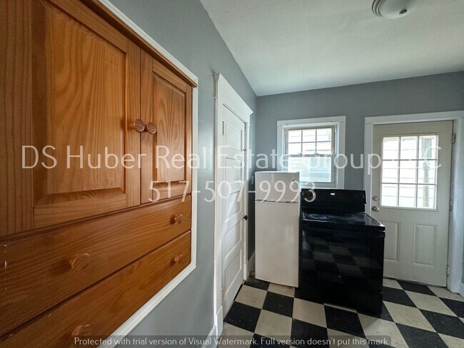 Foto del edificio - 1023 Persons Ct Lansing, MI 48906