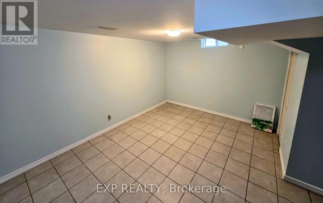 Building Photo - 384 Flagstone Way