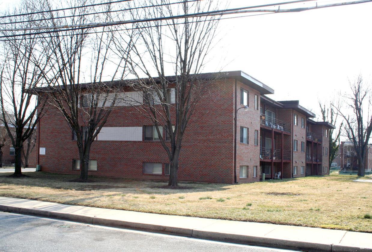 Building Photo - Marbrook Apartments