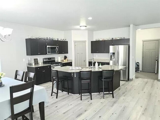 Building Photo - Affordable Villa