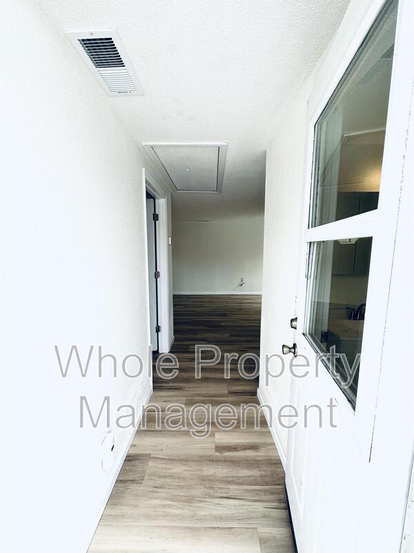 Building Photo - 6095 Pierce St