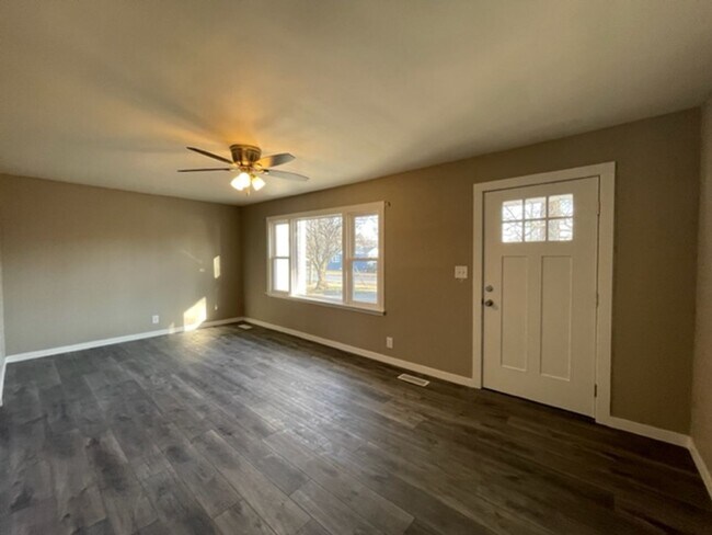 Building Photo - HUGE SHOP!  Updated 3 bedroom home in great location close to Mercy