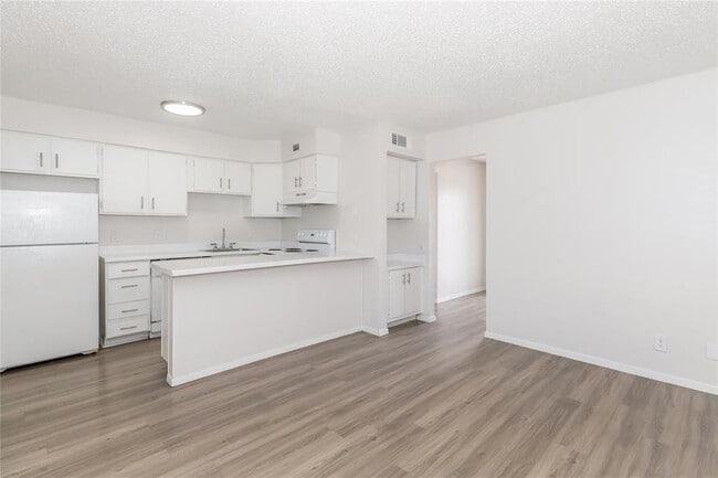 Foto del edificio - 6010 N Lamar Blvd