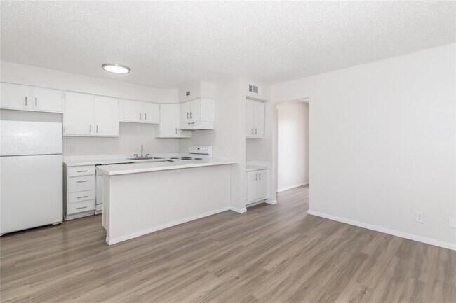 Foto del edificio - 6010 N Lamar Blvd