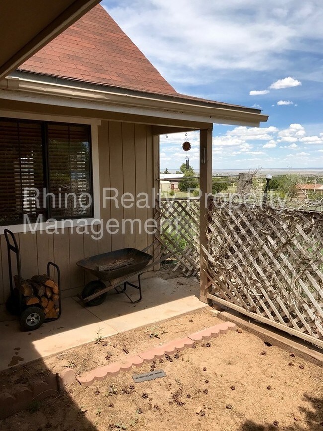 Building Photo - 32 Calle Encantada