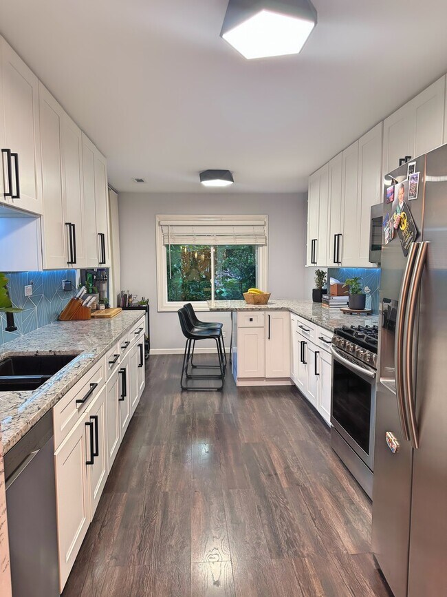 Building Photo - 412 Sandhurst Cir