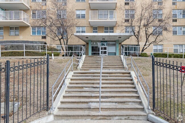 Entrada - Lind-Ric Apartments