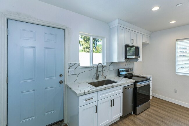 Building Photo - 2013 Walnut