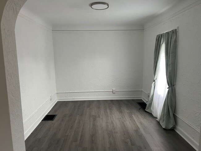 Foto del edificio - 1300 Stewart St