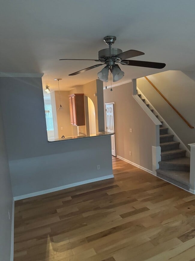 Building Photo - Gorgeous 2br/2.5ba TH, excellent Raleigh location, January 10th!!