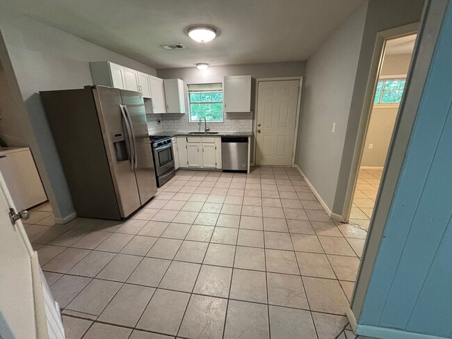Building Photo - 6450-6462 W Nicole Ln
