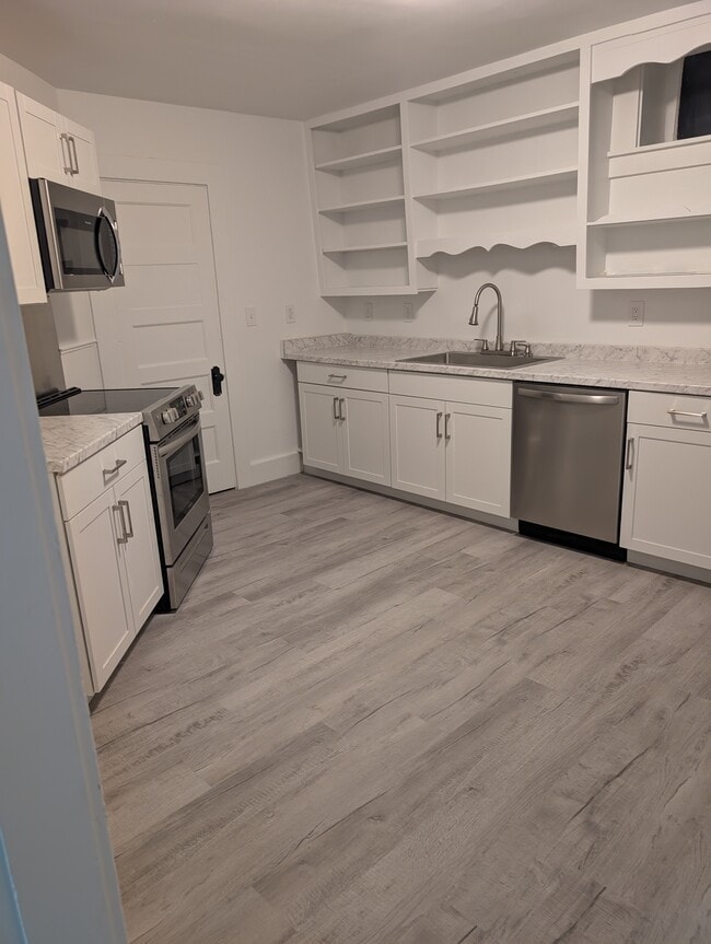 Building Photo - 157 School St