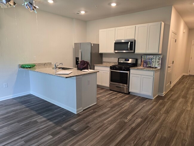 Foto del edificio - 330 Maple Run Dr
