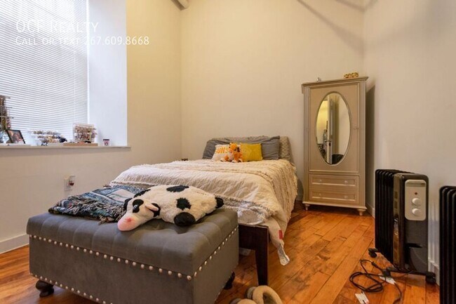 Building Photo - One Bed Manayunk Apartment