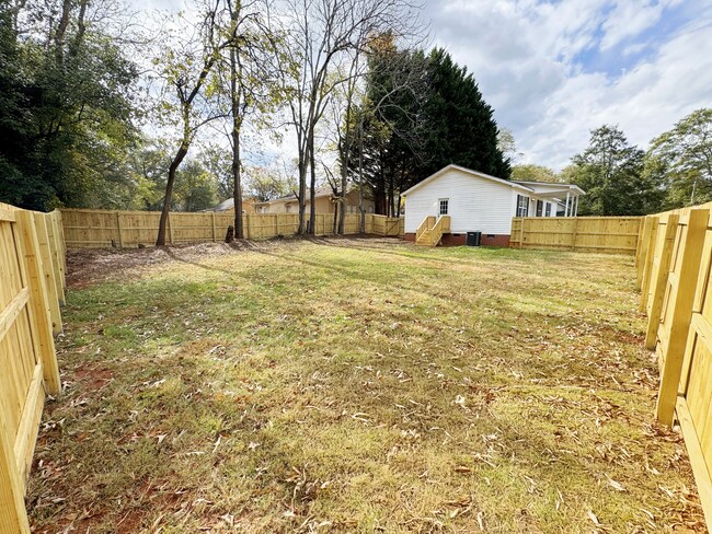 Foto del edificio - 220 Virginia Ave