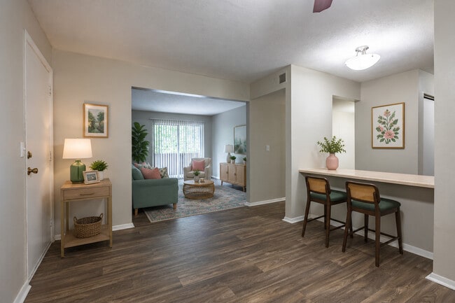 Foto del edificio - The Lodge Apartments