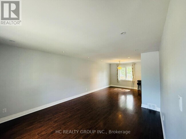Photo du bâtiment - 673 Glengrove Ave W