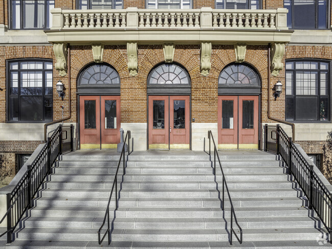 Main Entrance - North High Gardens