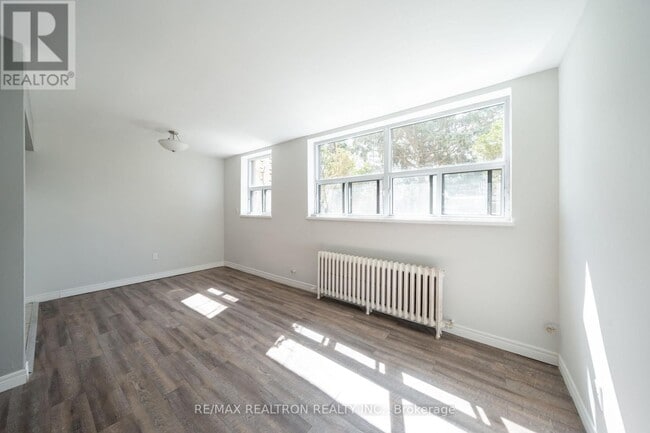 Building Photo - 799 Robinson St