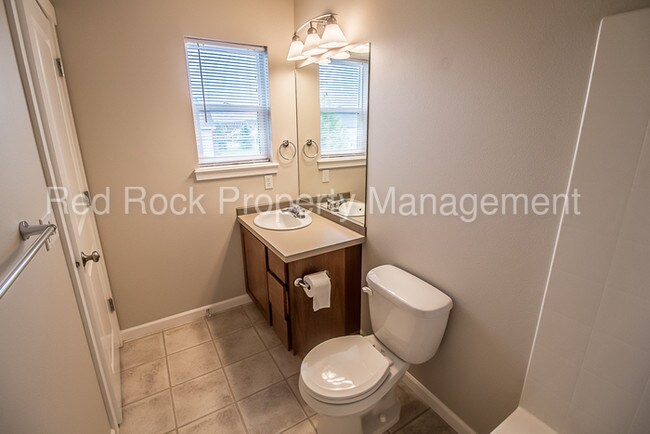 Building Photo - 1560 N Cirque Ln