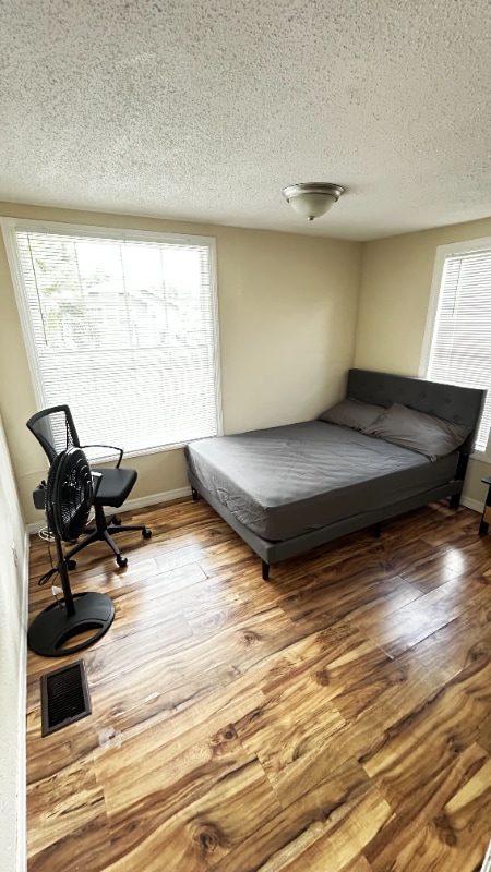 Photo - 1104 E Genesee St House