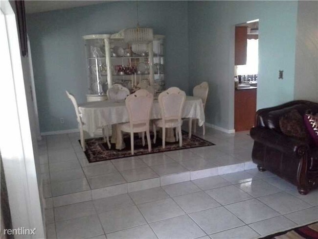 Building Photo - 4810 Mango Dr