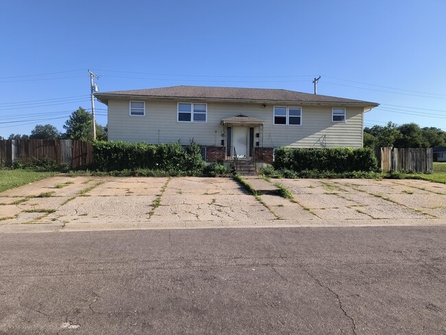 Building Photo - 5601 E 139th Ter
