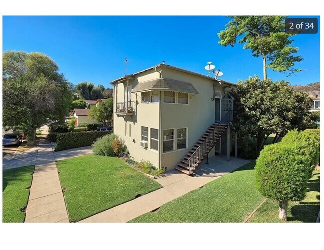 Building Photo - 1327 Las Flores Dr