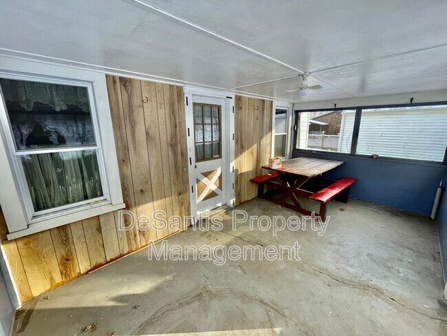 Foto del edificio - 120 Cotter Rd