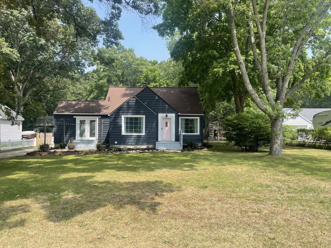 Primary Photo - 15623 Pruin St