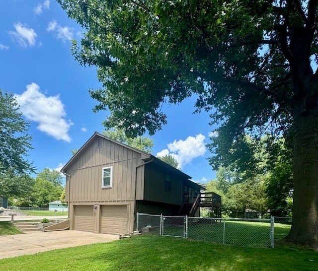 Building Photo - Exceptional Split-Level Home on Large Corn...