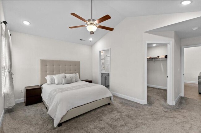 Foto del edificio - 224 Fishburn Dr