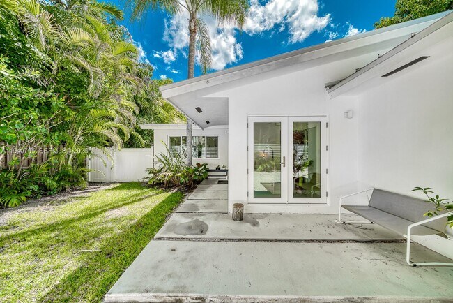 Building Photo - 4000 Kumquat Ave