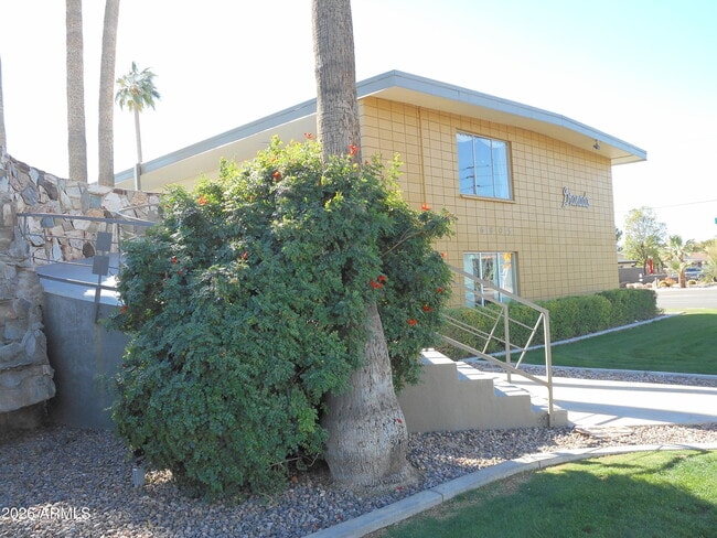 Foto del edificio - 6805 E 2nd St