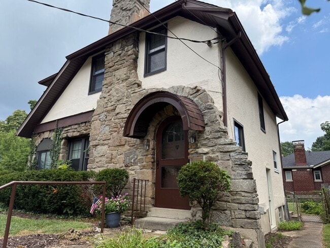 Building Photo - 3944 Marburg Ave